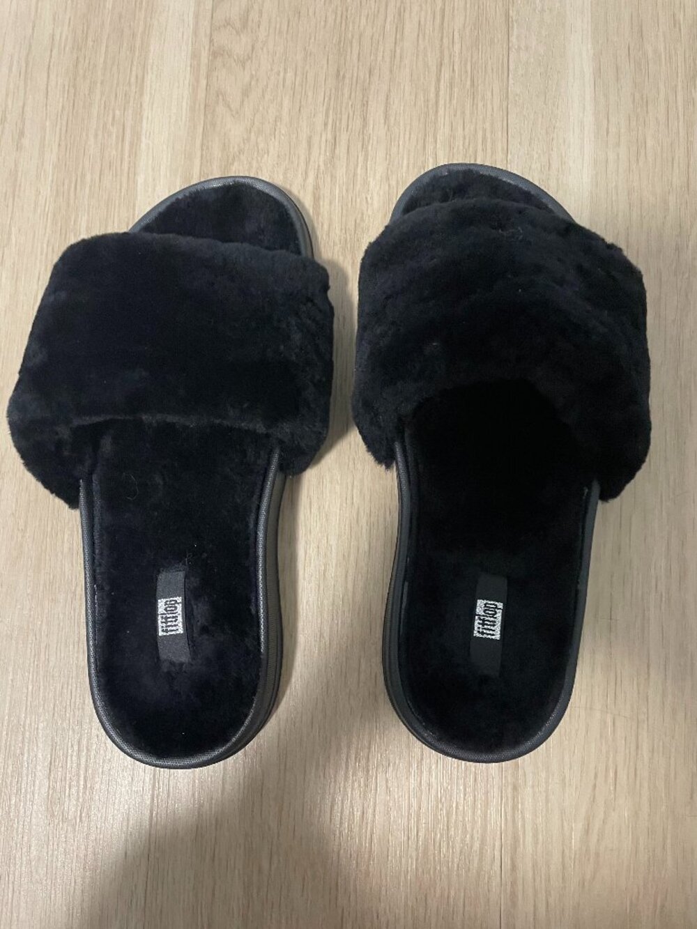 Fitflop shearling slide